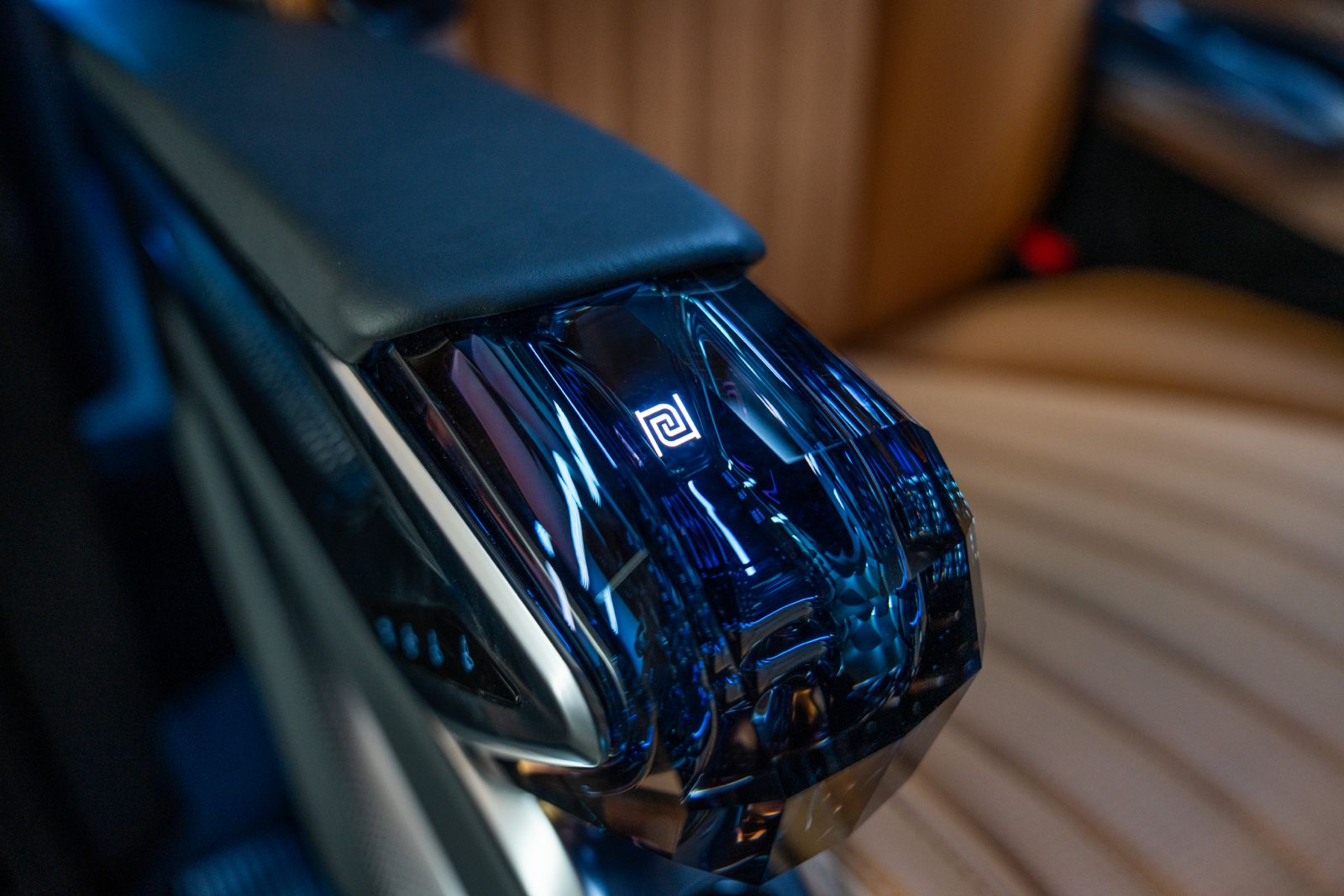 2025 Ford Tourneo photo 2