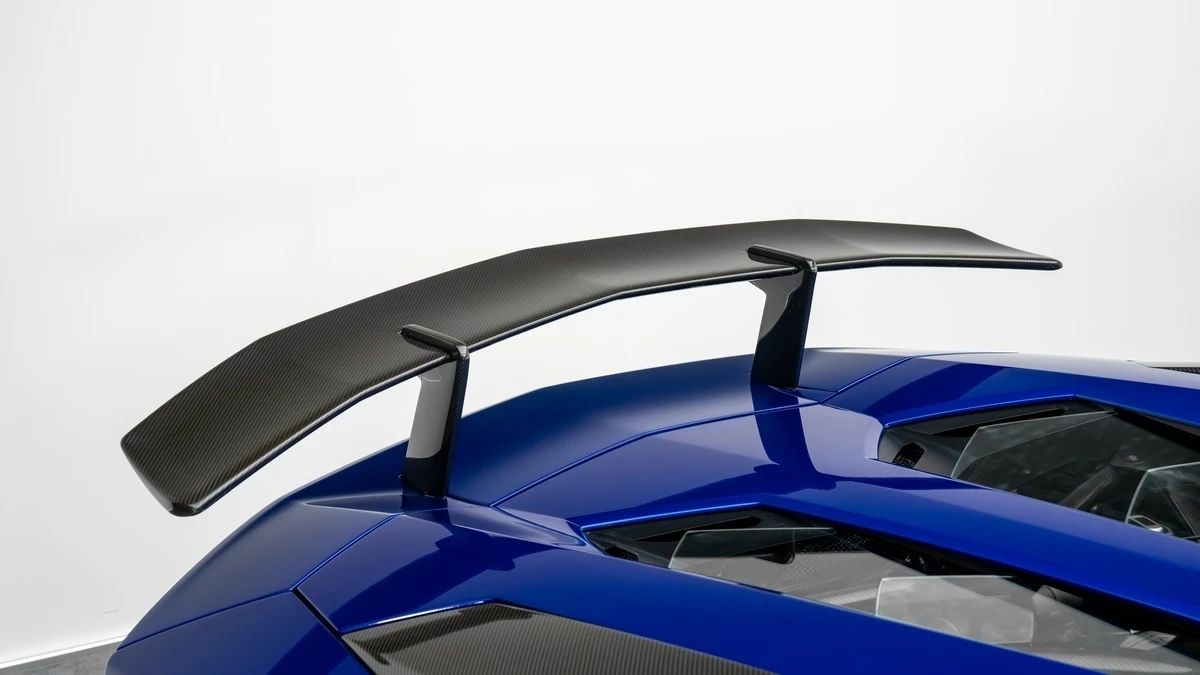 2017 Lamborghini Aventador photo 5