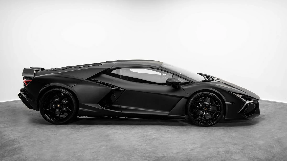 2025 Lamborghini Revuelto photo 3