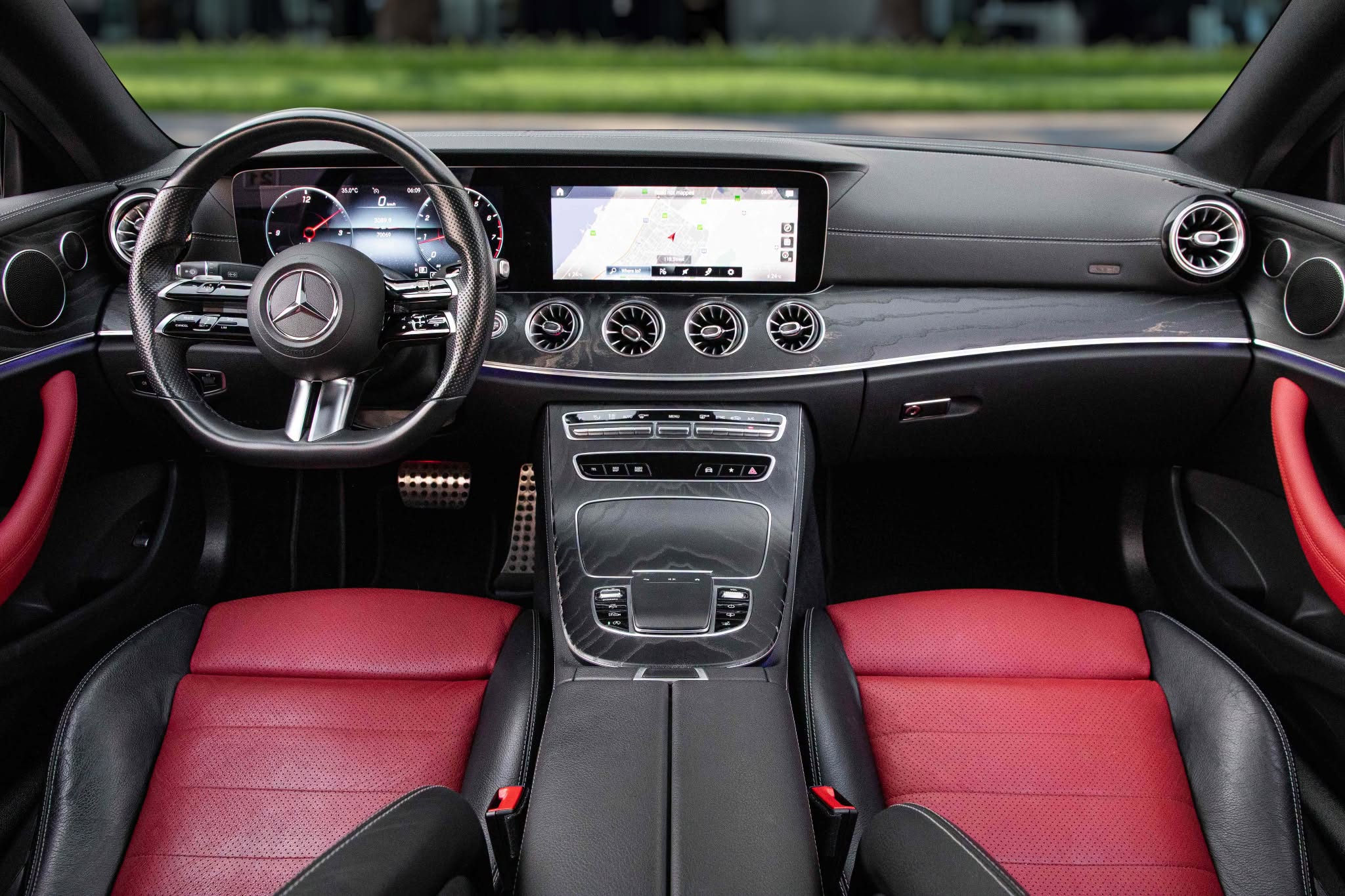 2021 Mercedes-Benz E200 photo 3