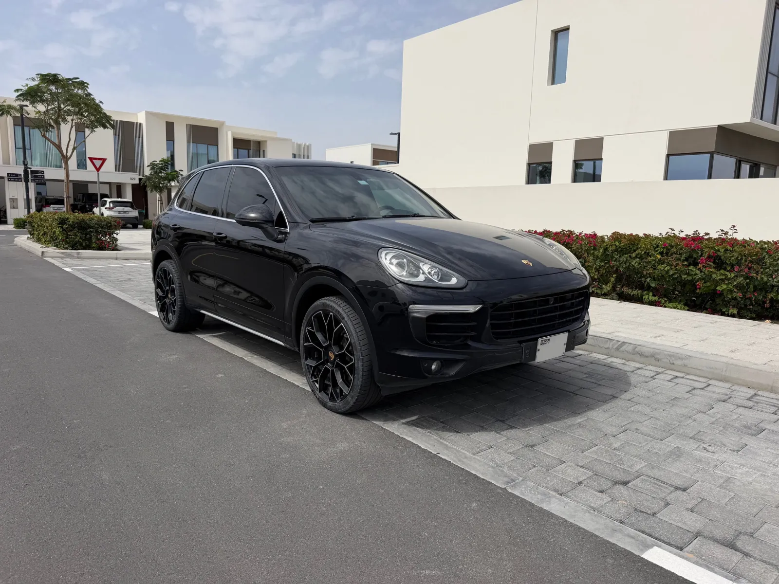 2016 Porsche Cayenne photo 2