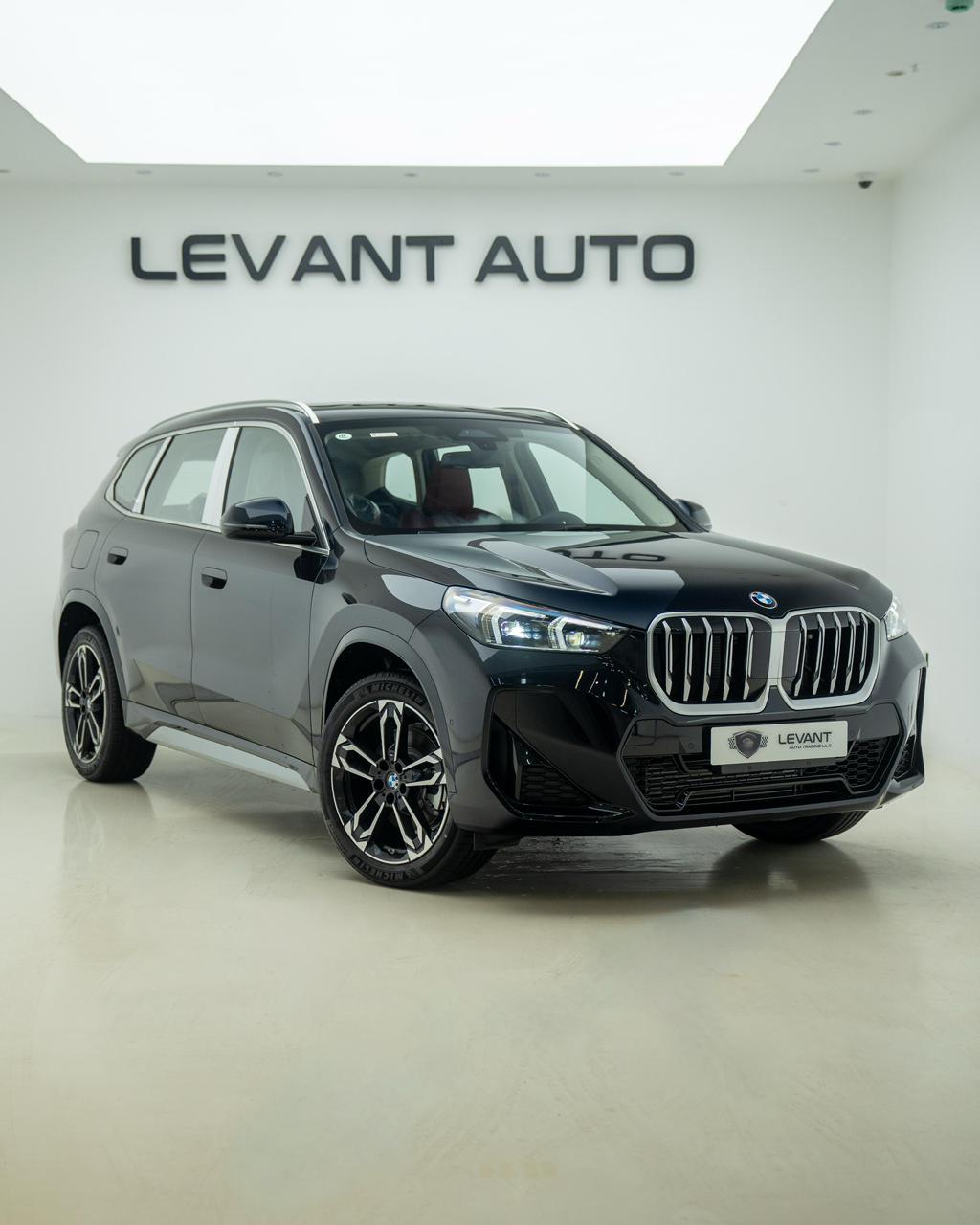 2025 BMW X1 photo 2