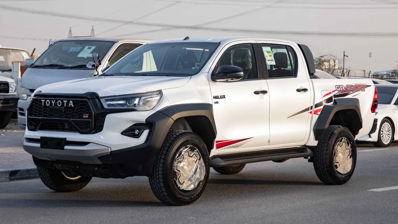 2026 Toyota Hilux photo 2