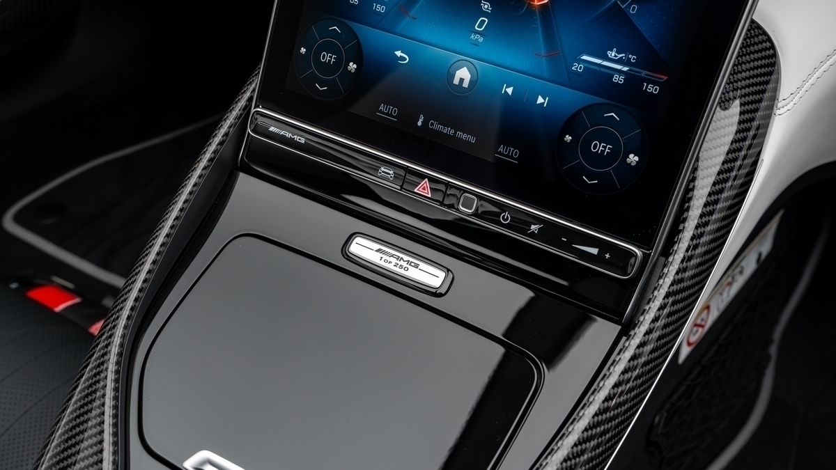 2025 Mercedes-Benz AMG GT photo 4