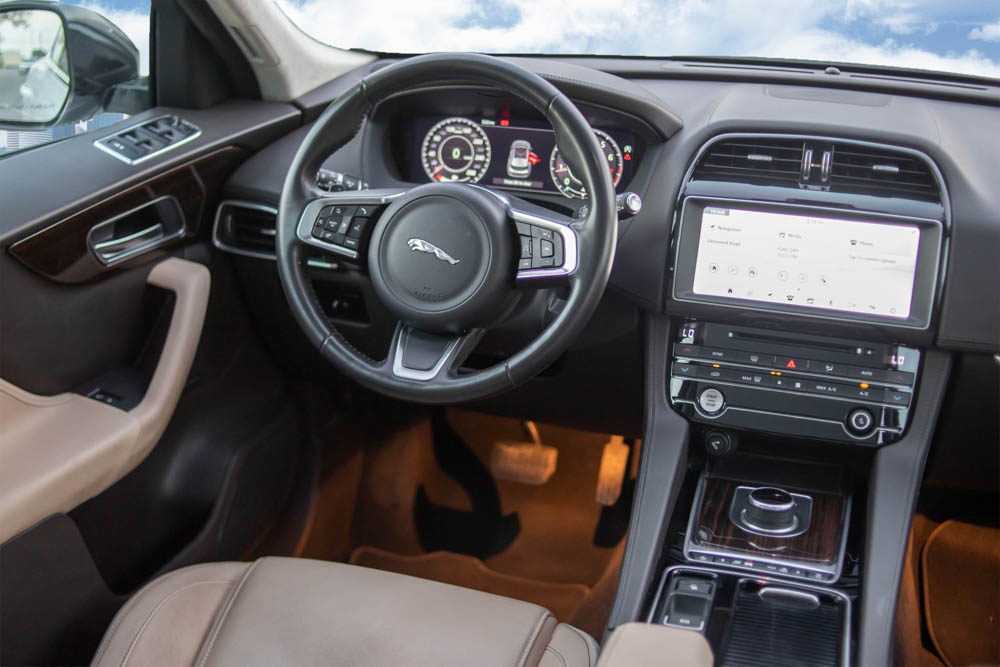 2020 Jaguar F-Pace photo 3