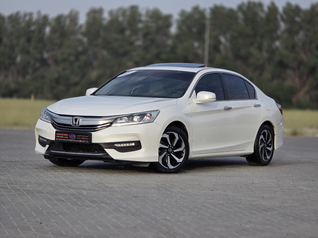 2017 Honda Accord photo 2