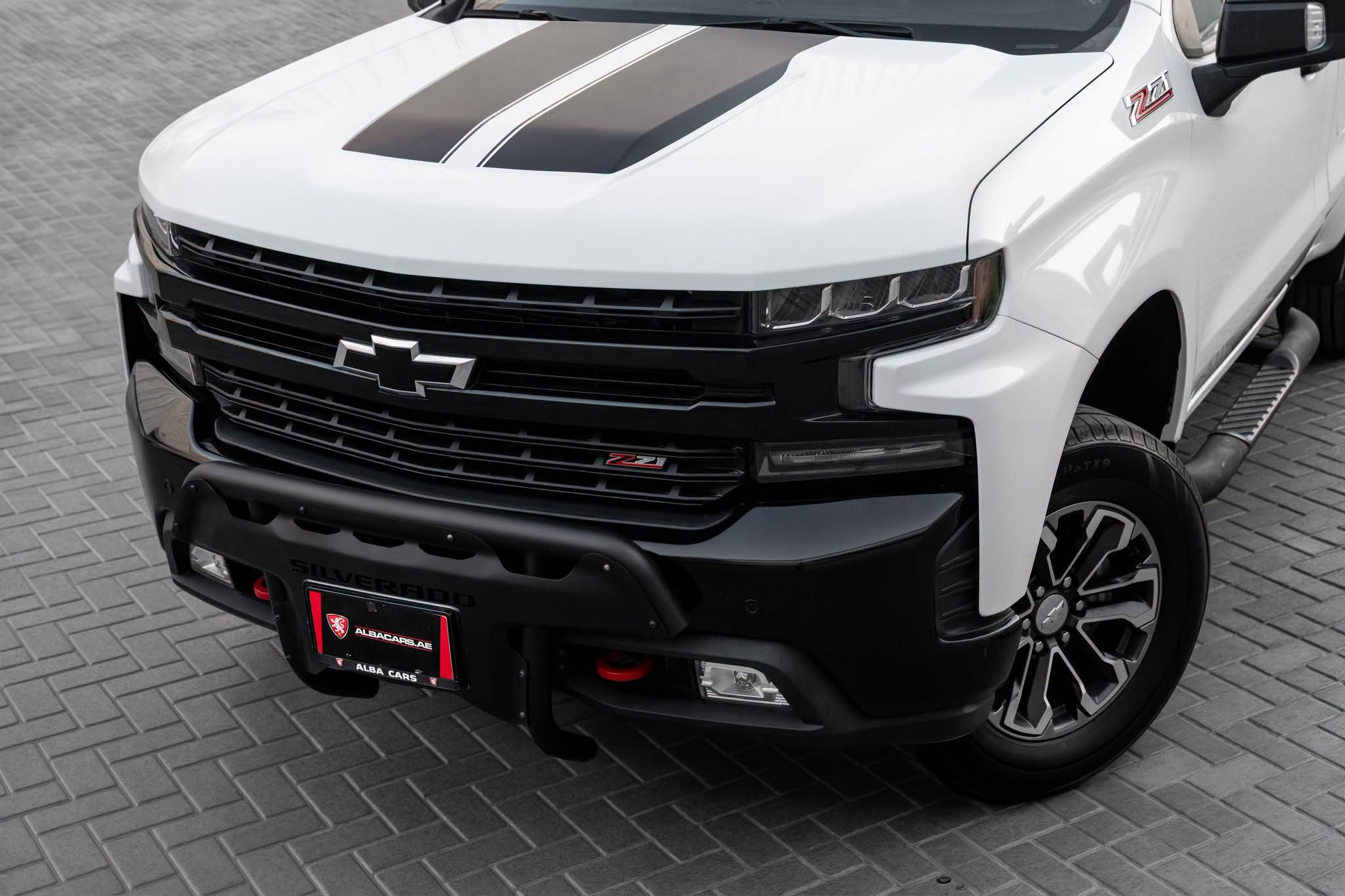 2021 Chevrolet Silverado photo 2