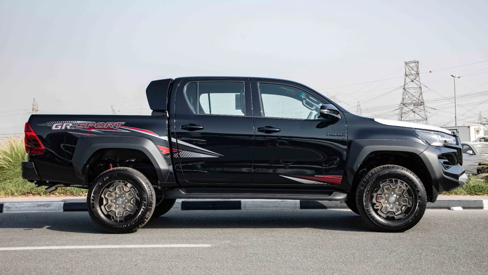 2026 Toyota Hilux photo 2