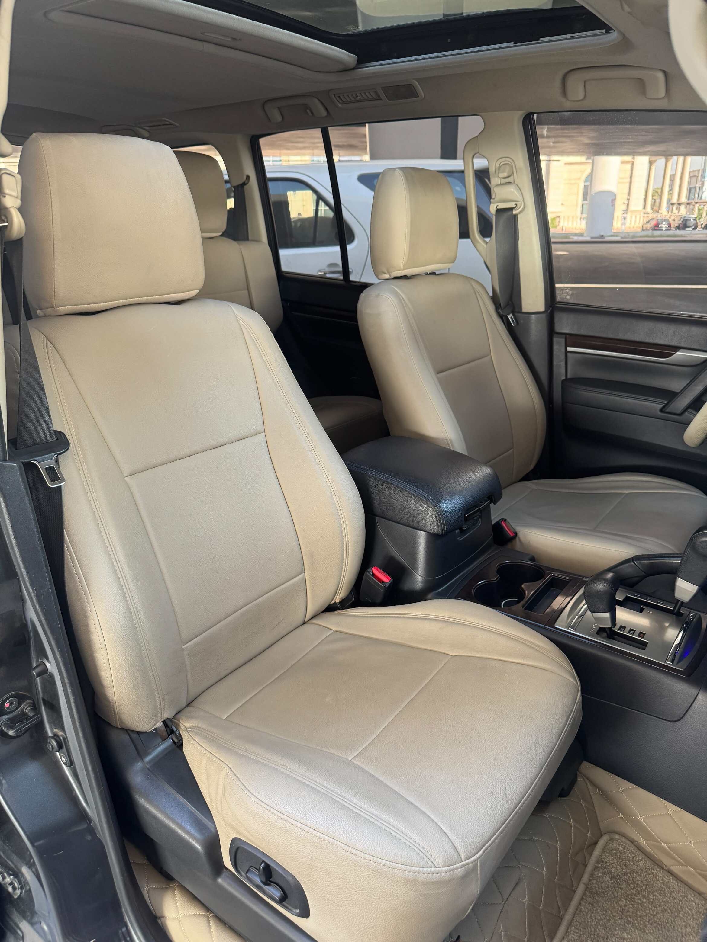 2015 Mitsubishi Pajero photo 4