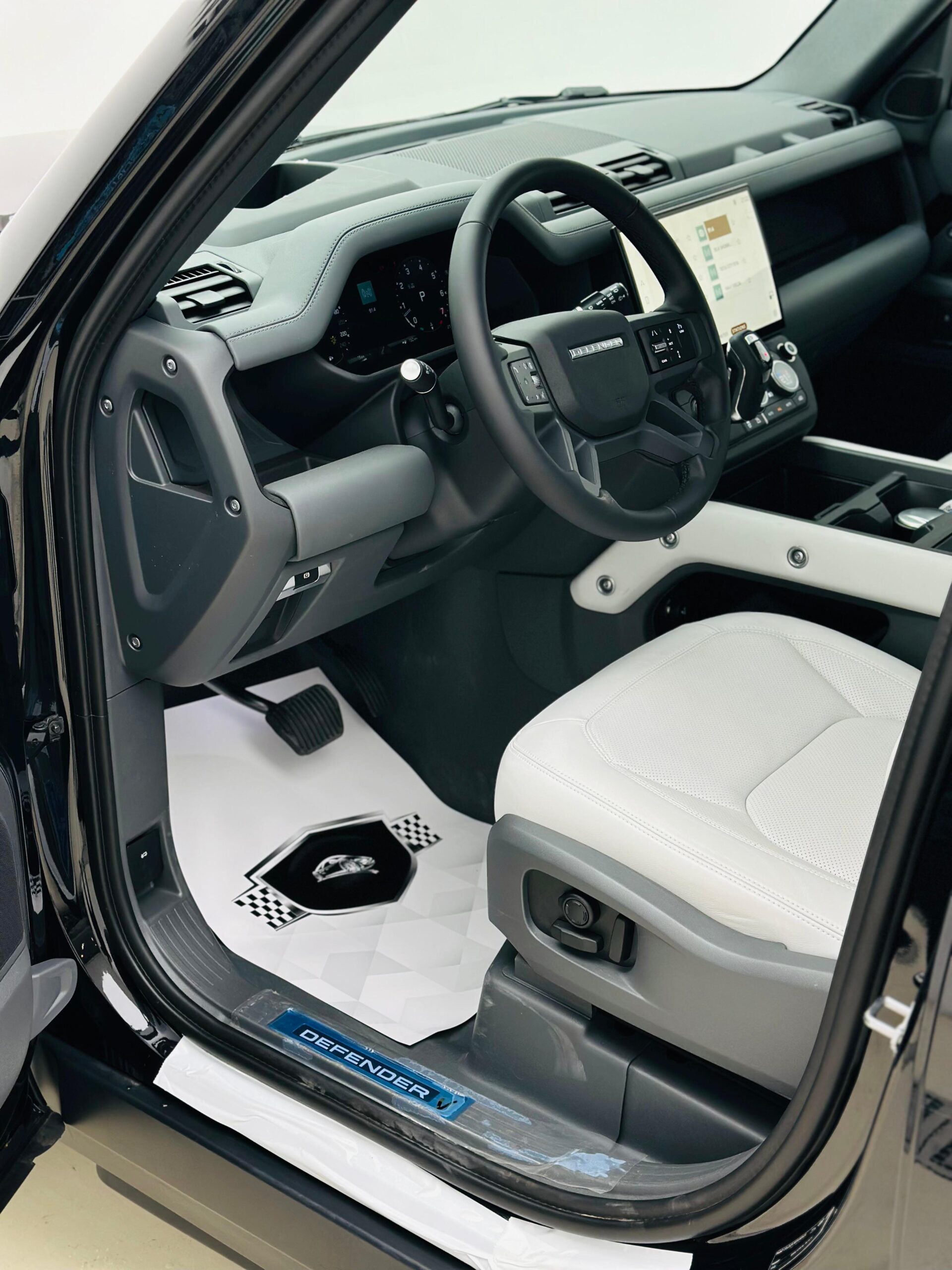 2026 Land Rover Defender photo 4