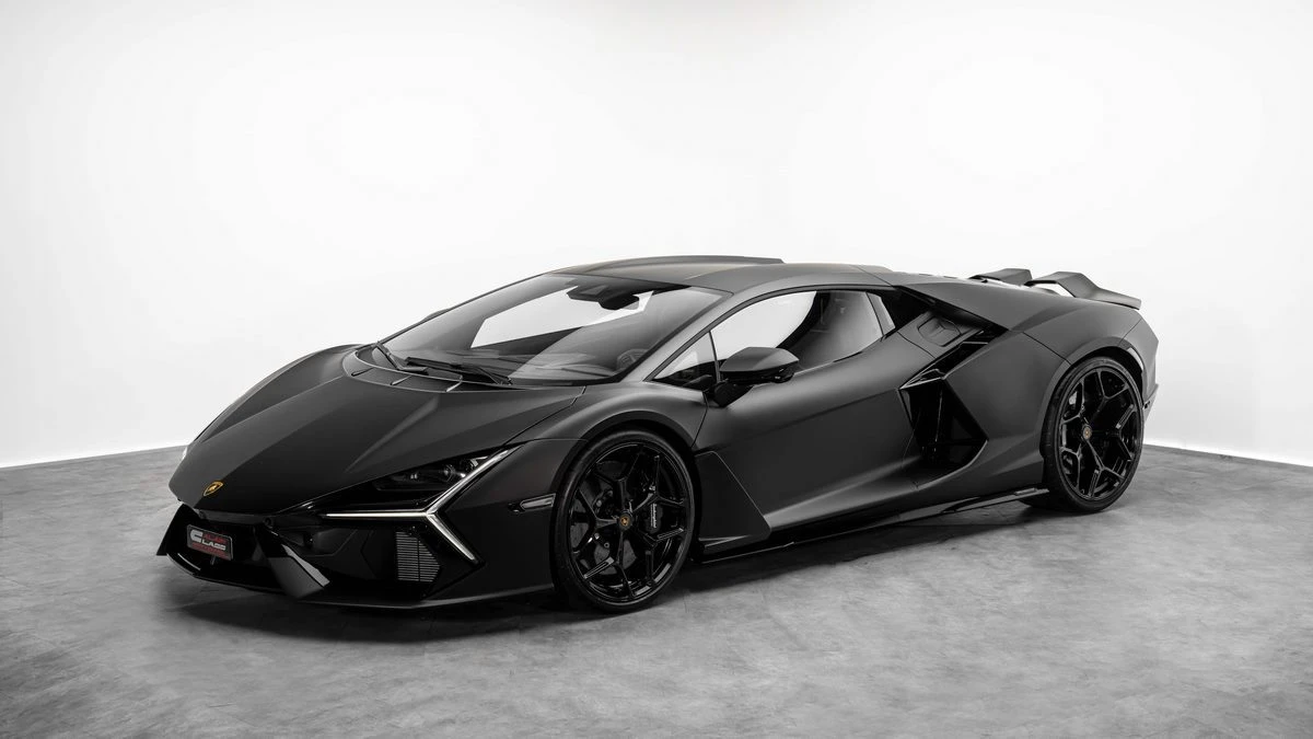 2025 Lamborghini Revuelto photo 2