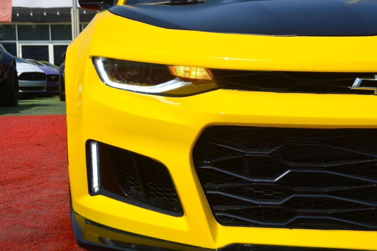 2020 Chevrolet Camaro photo 2