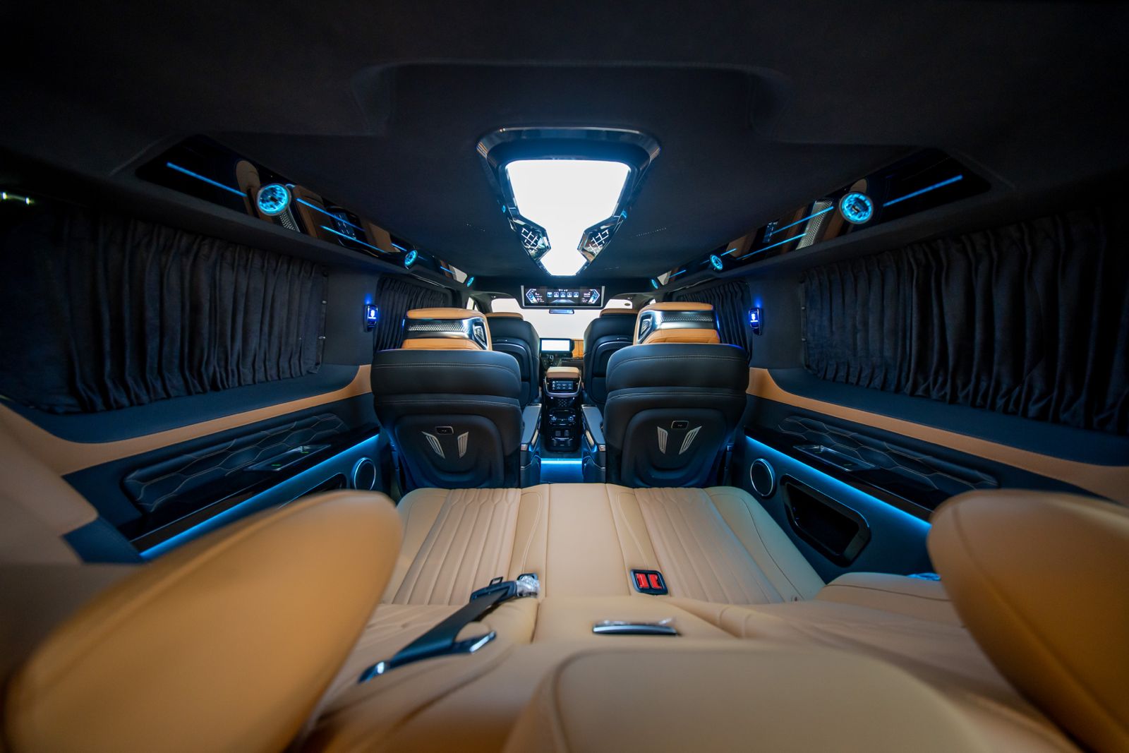 2025 Ford Tourneo photo 4