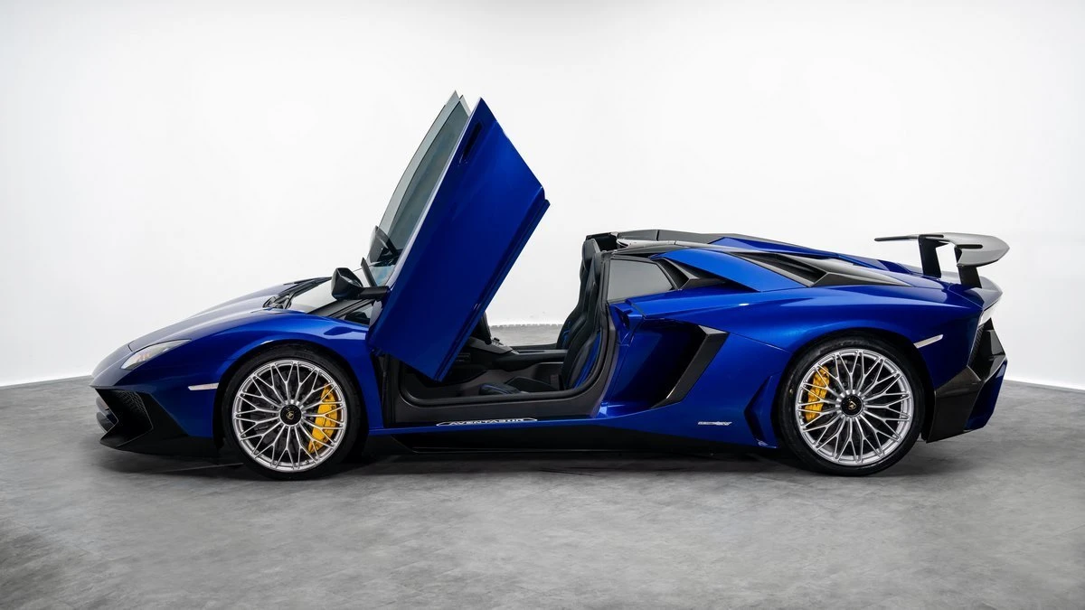 2017 Lamborghini Aventador photo 4