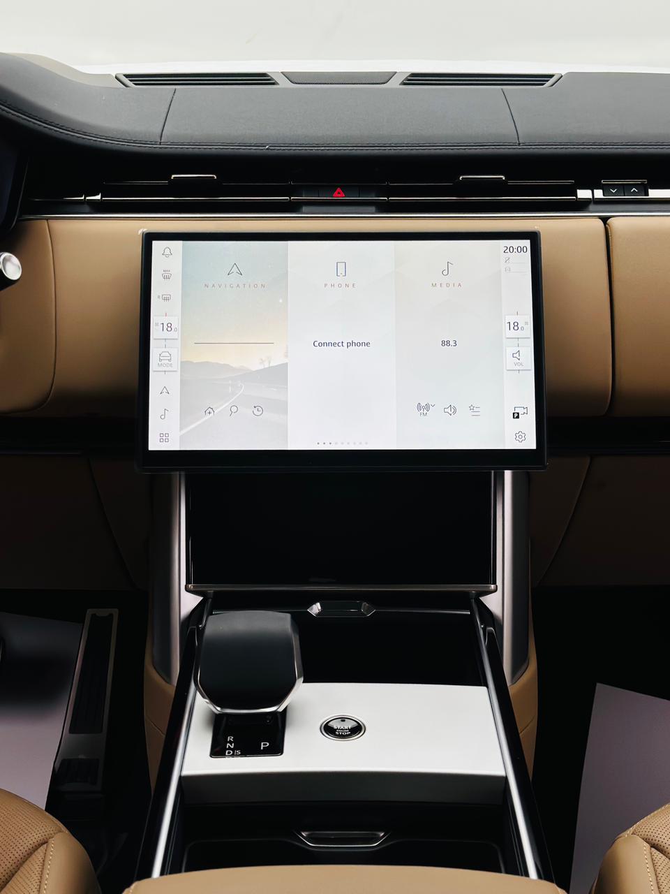 2025 Land Rover Range Rover Vogue photo 4