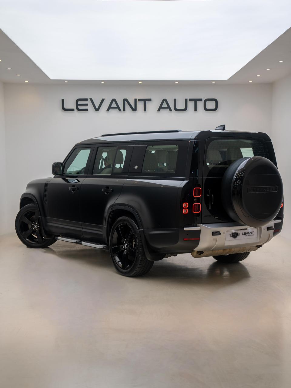 2023 Land Rover Defender photo 5