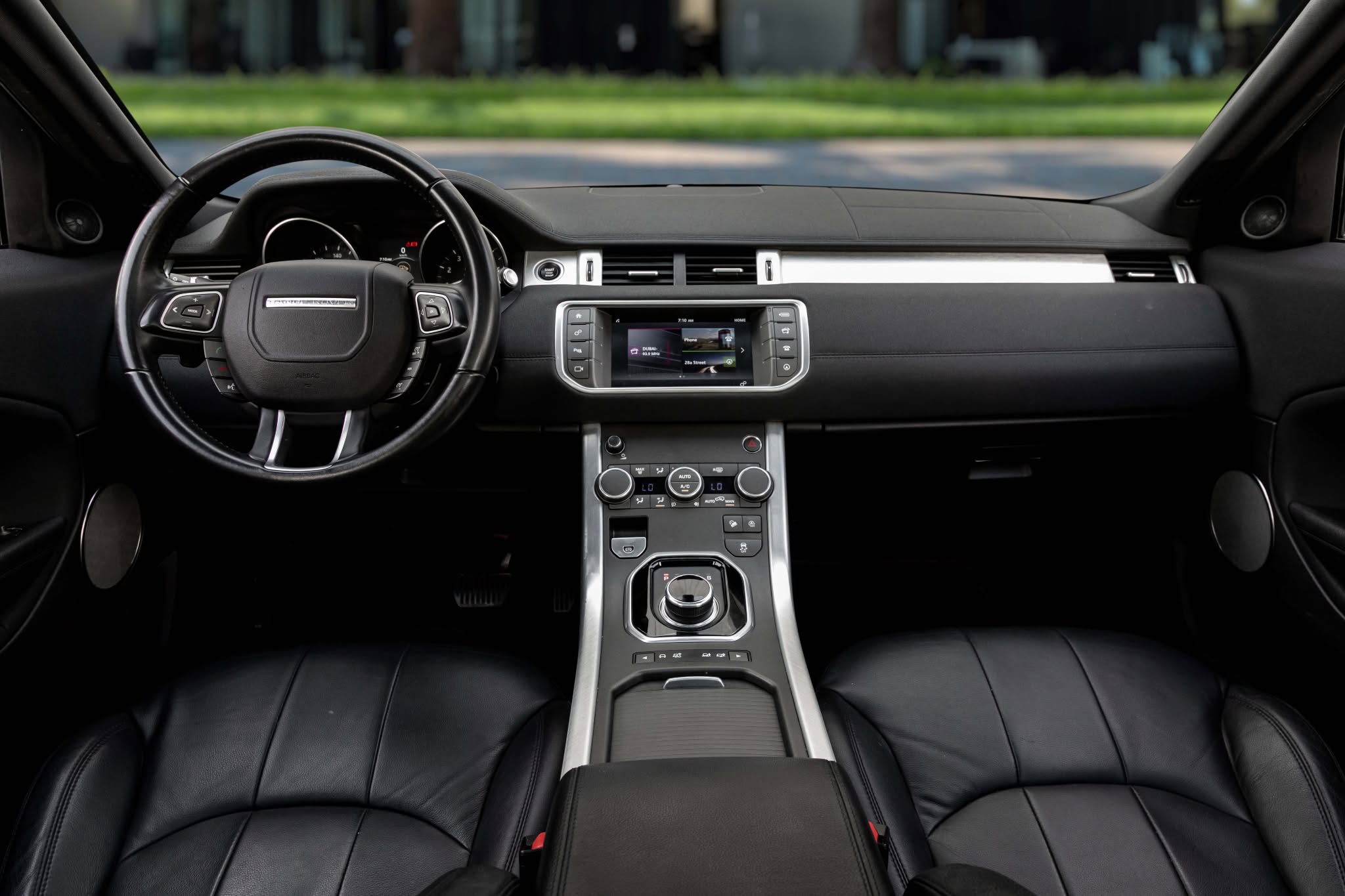 2026 Land Rover Range Rover Evoque photo 4