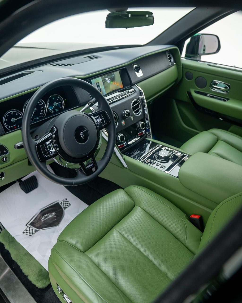 2023 Rolls-Royce Cullinan photo 2