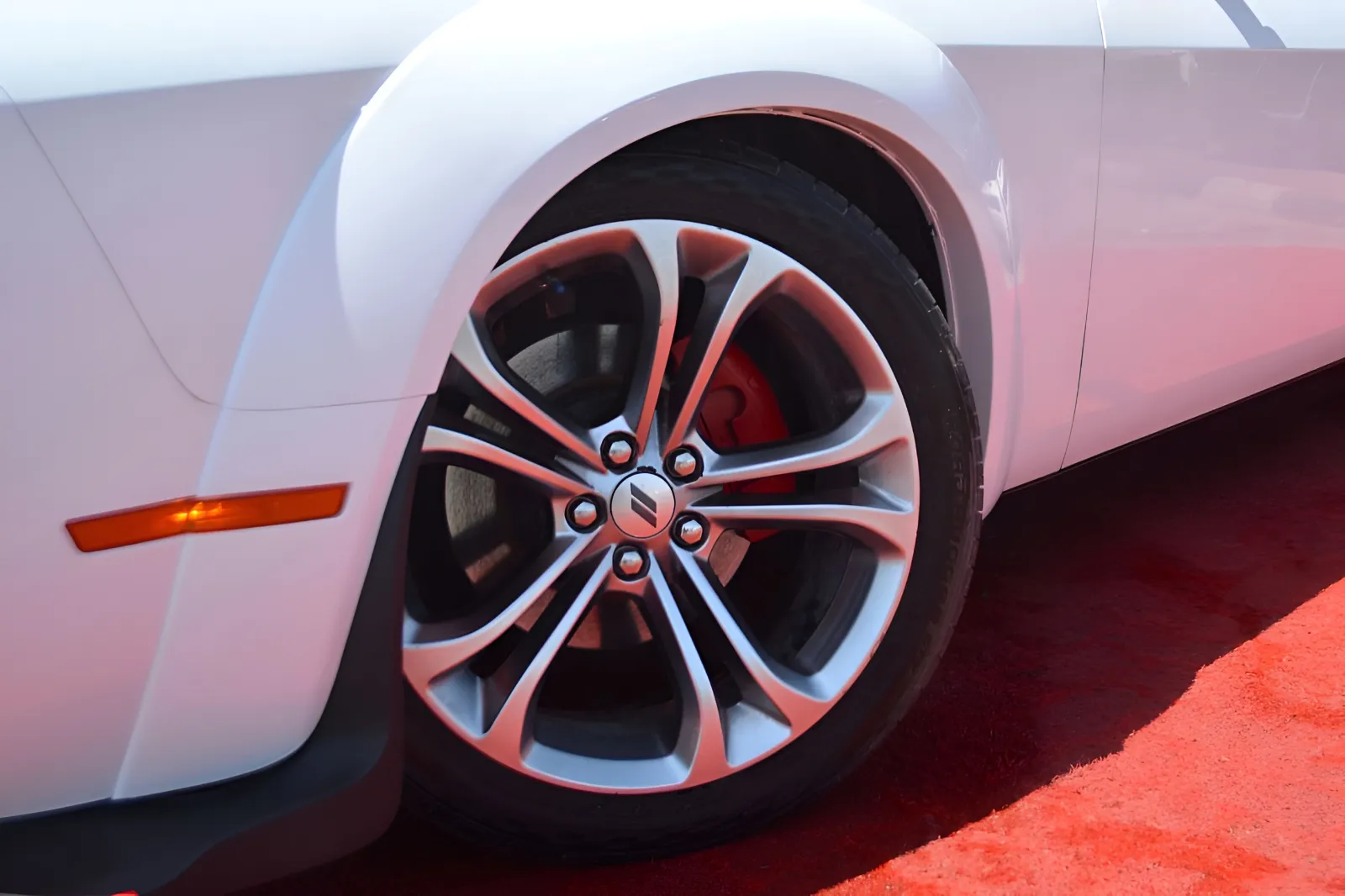 2021 Dodge Challenger photo 5