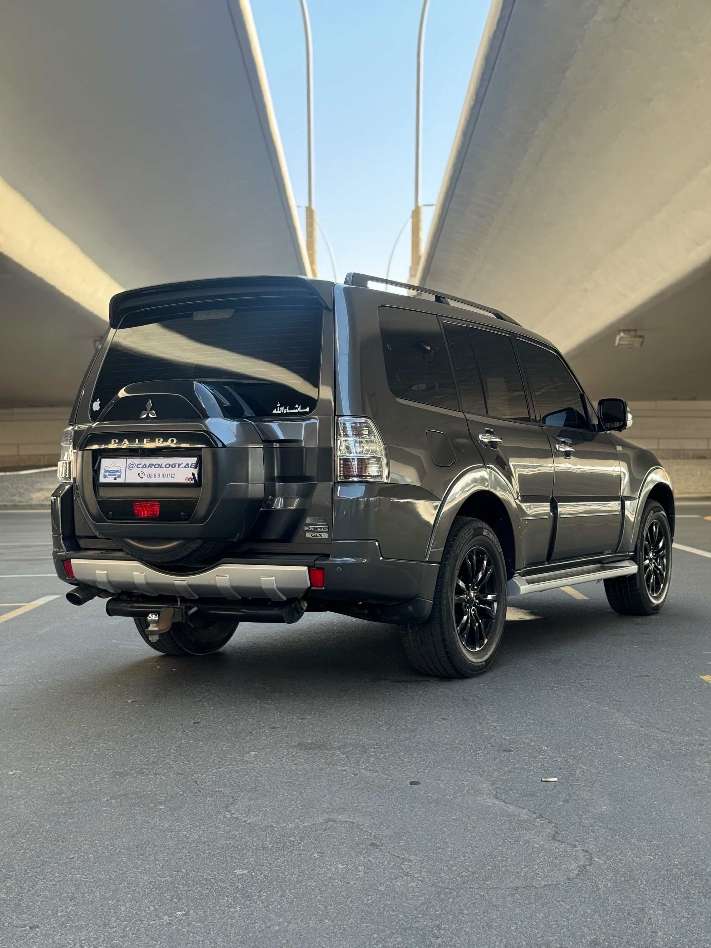 2015 Mitsubishi Pajero photo 2