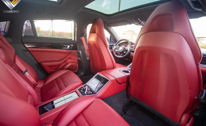 2026 Porsche Panamera photo 4