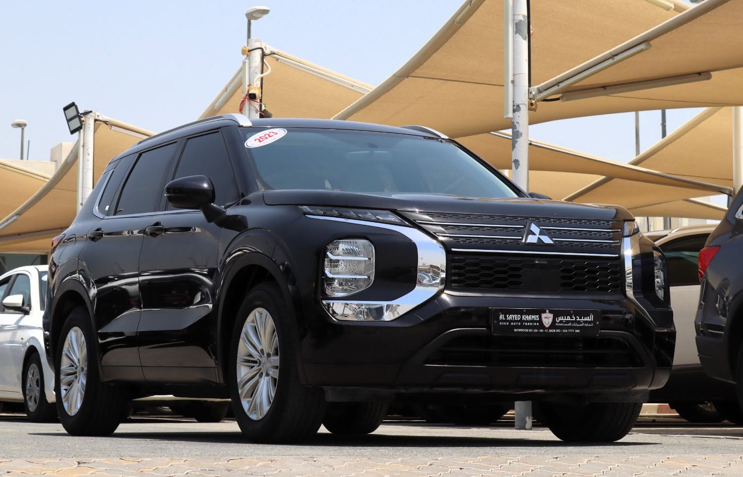 2023 Mitsubishi Outlander photo 3