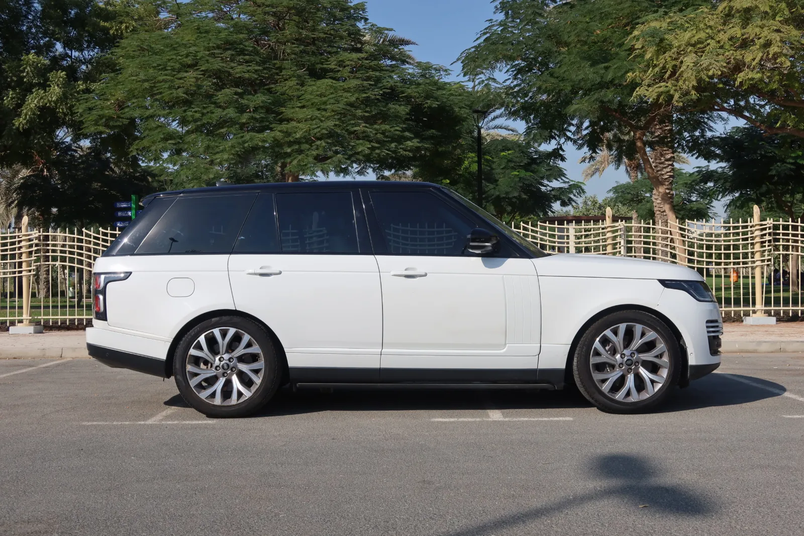 2021 Land Rover Vogue photo 4