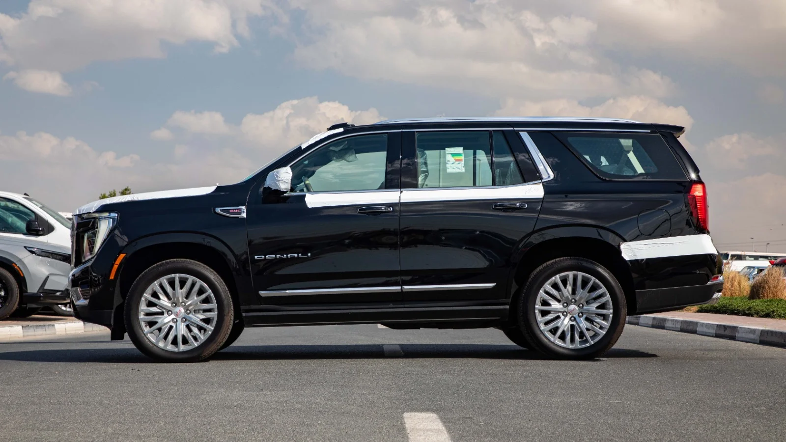 2025 GMC Yukon photo 2
