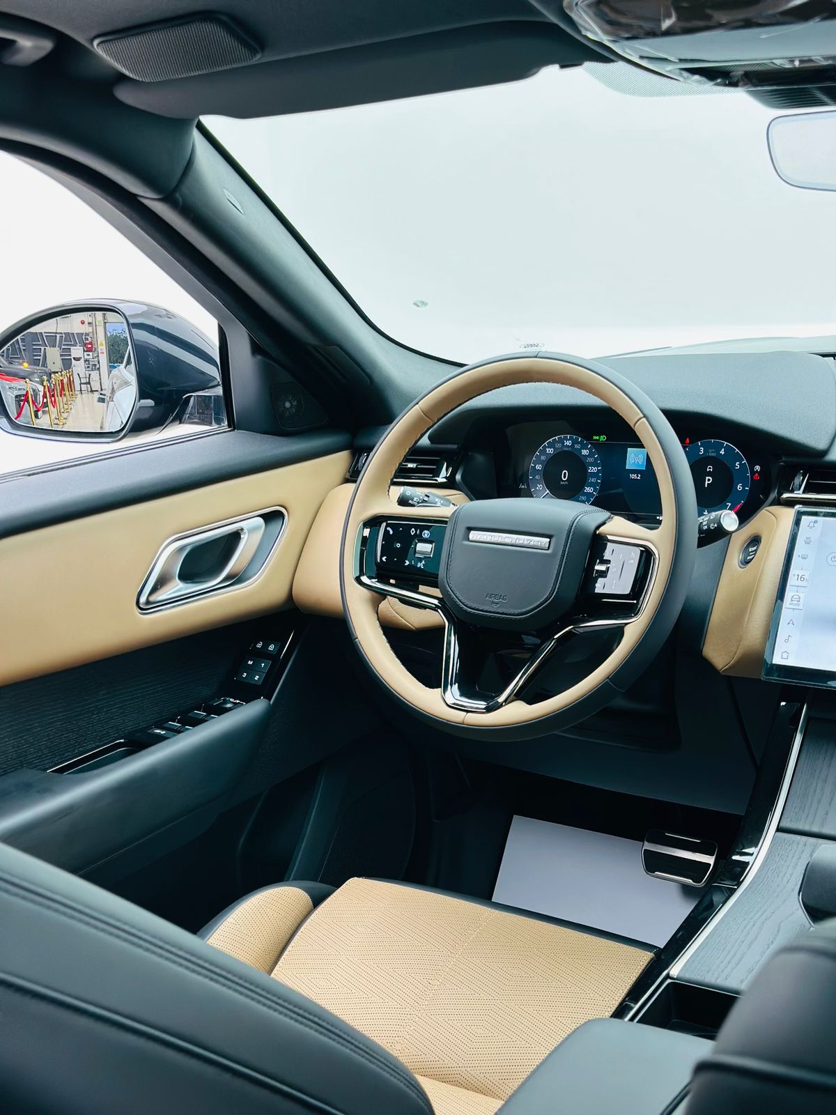 2025 Land Rover Range Rover Velar photo 3