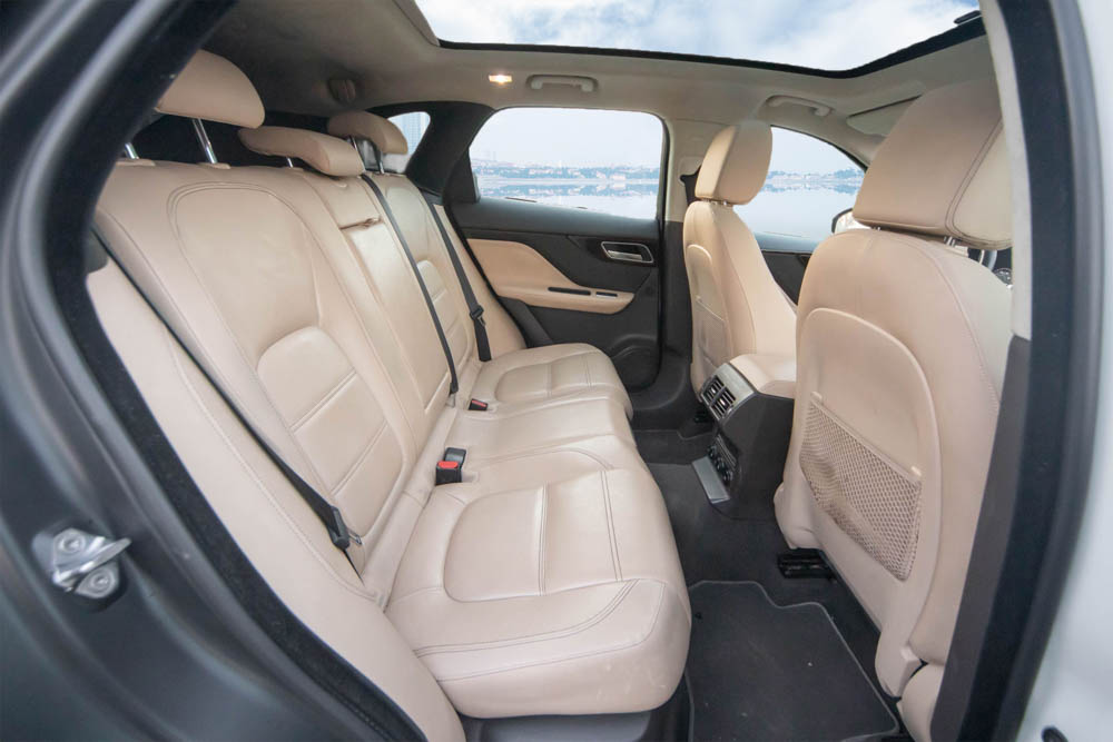 2020 Jaguar F-Pace photo 4