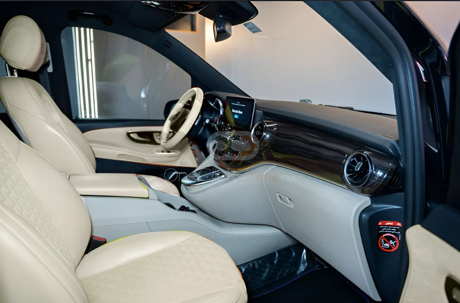 2022 Mercedes-Benz V250 photo 3