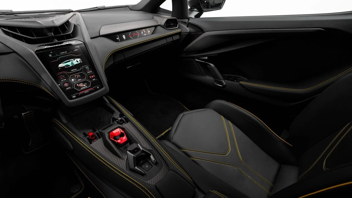 2025 Lamborghini Revuelto photo 5