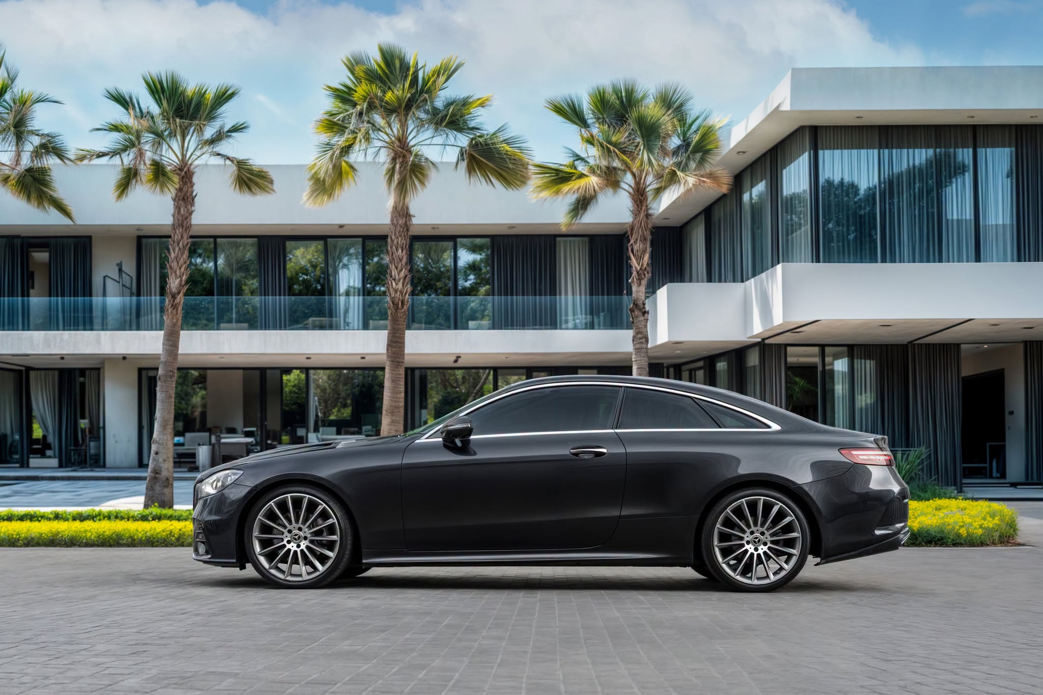 2021 Mercedes-Benz E200 photo 2