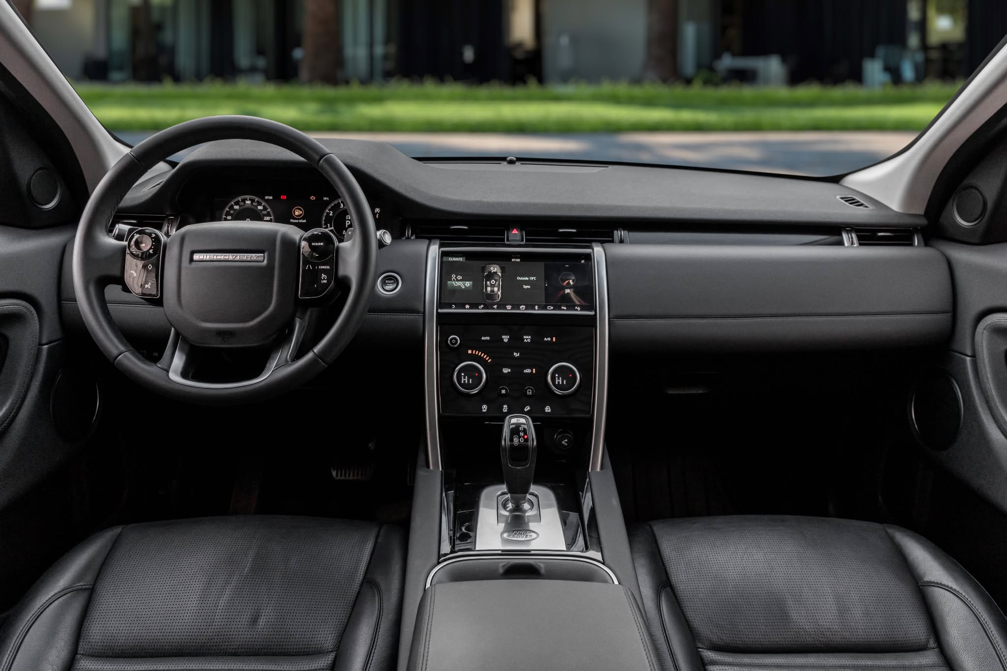 2020 Land Rover Discovery Sport photo 3