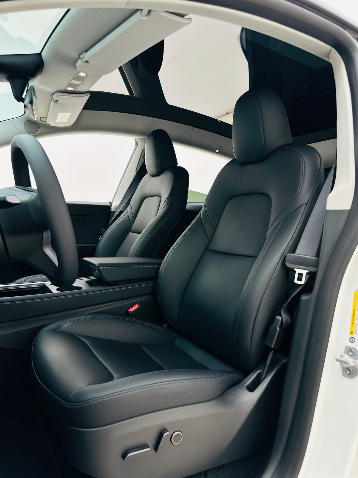 2024 Tesla Model Y photo 3