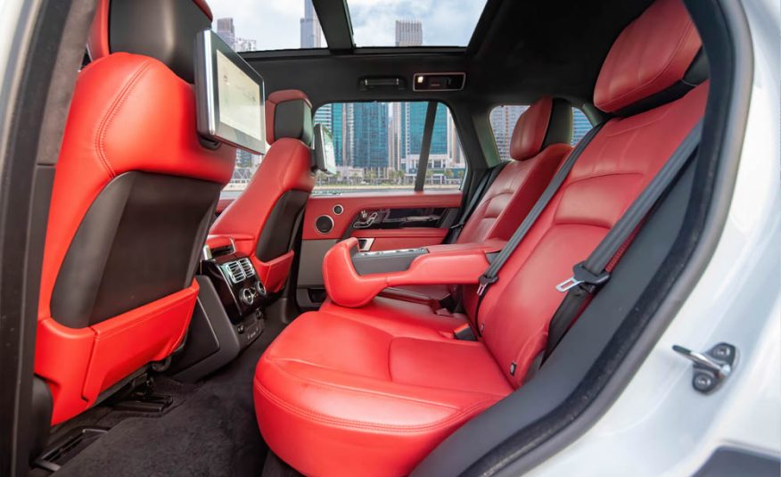 2021 Land Rover Range Rover Vogue SE photo 4