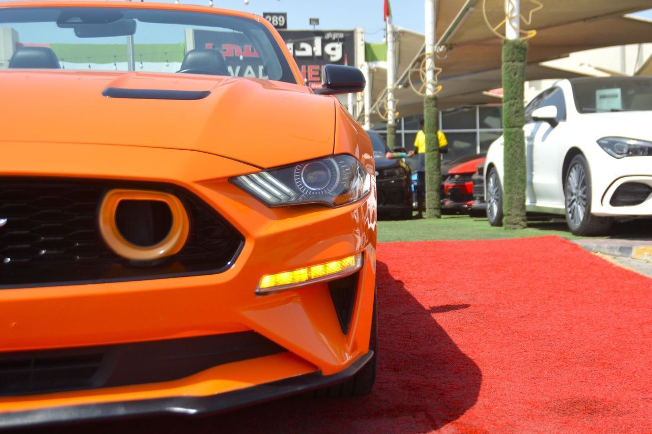 2022 Ford Mustang photo 2