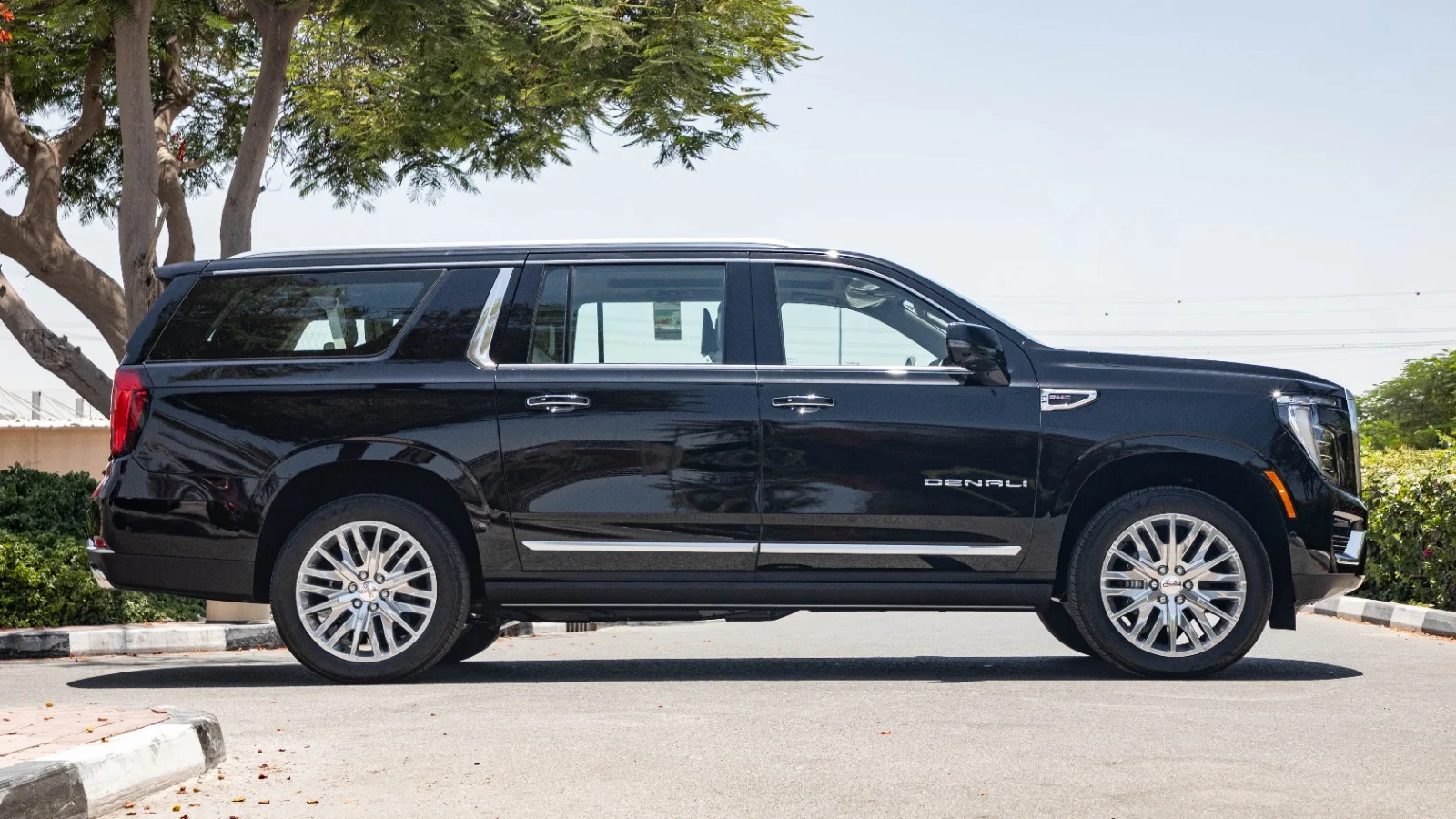 2026 GMC Yukon XL photo 2