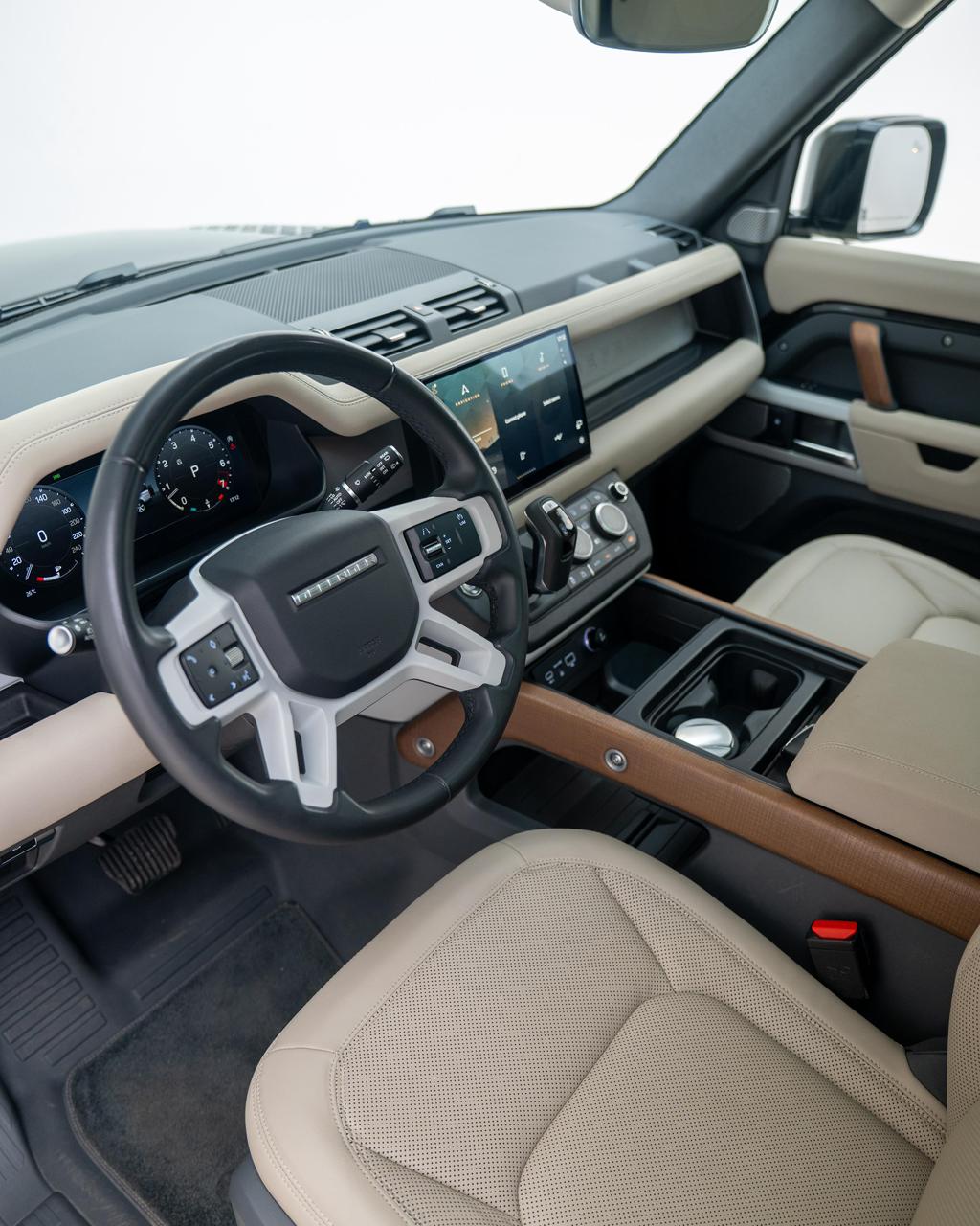 2023 Land Rover Defender photo 3