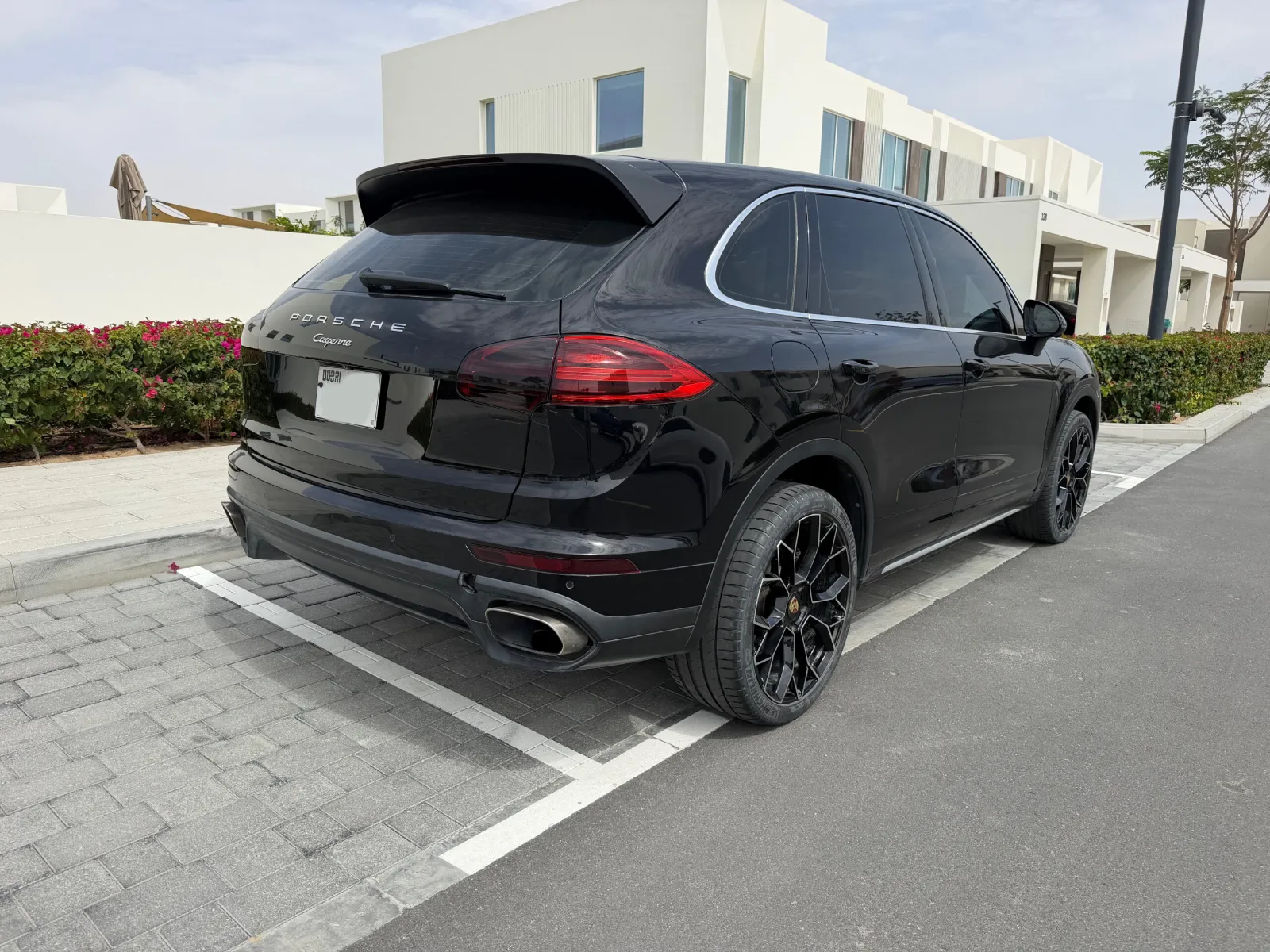 2016 Porsche Cayenne photo 3