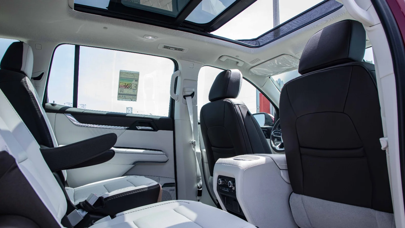 2024 GMC Acadia Denali photo 4