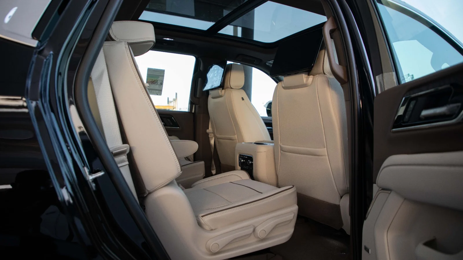 2025 GMC Yukon photo 4