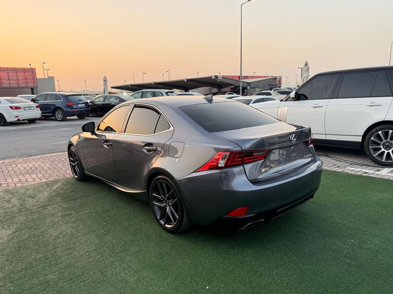 2016 Lexus IS photo 5
