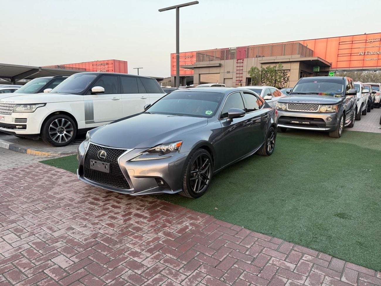 2016 Lexus IS photo 3