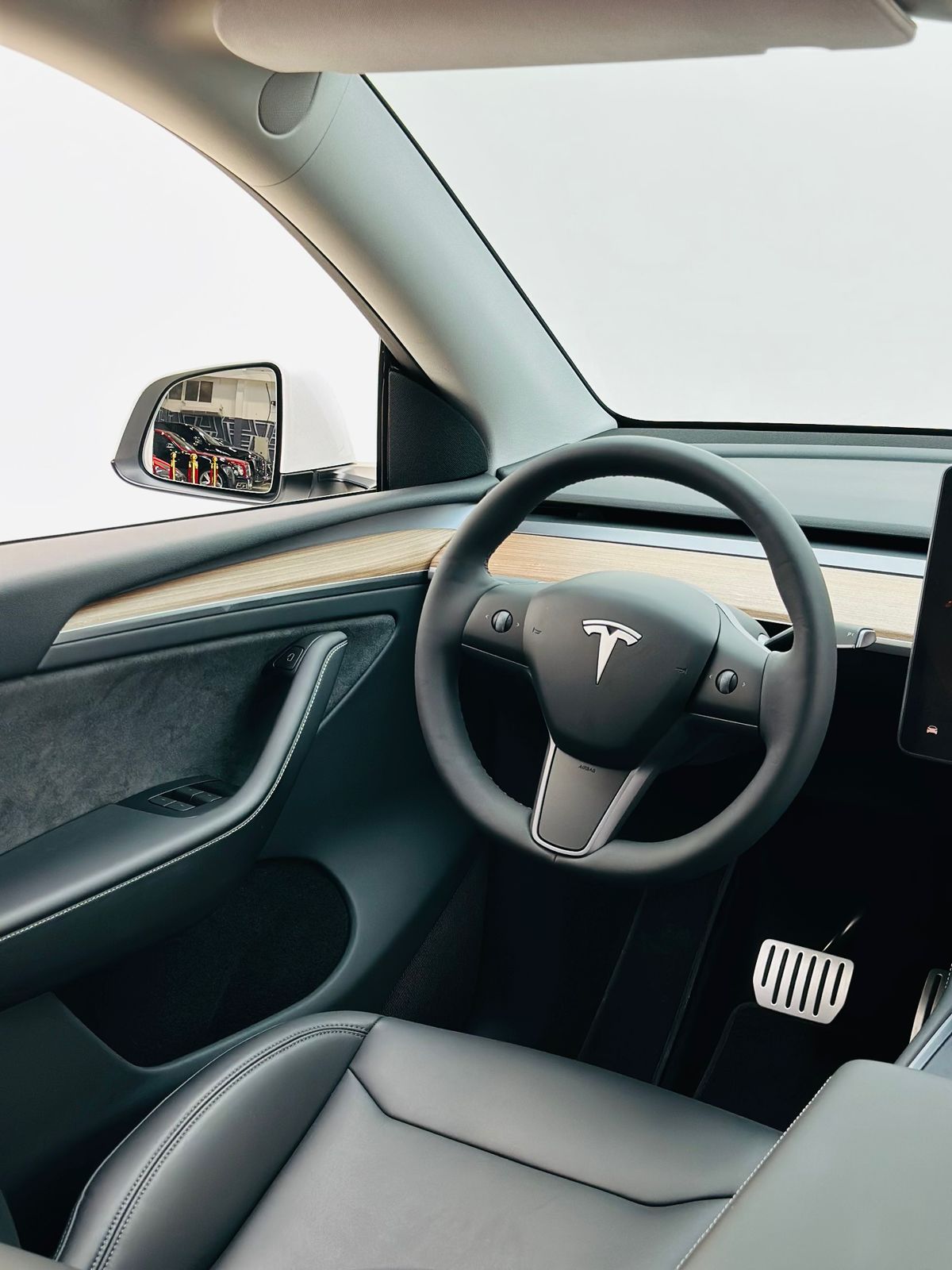 2024 Tesla Model Y photo 4