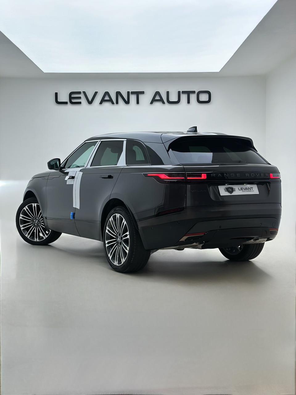 2025 Land Rover Range Rover Velar photo 5