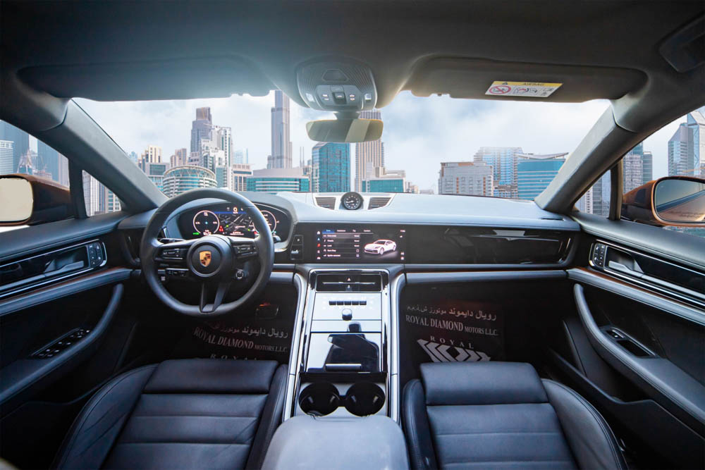 2025 Porsche Panamera photo 4