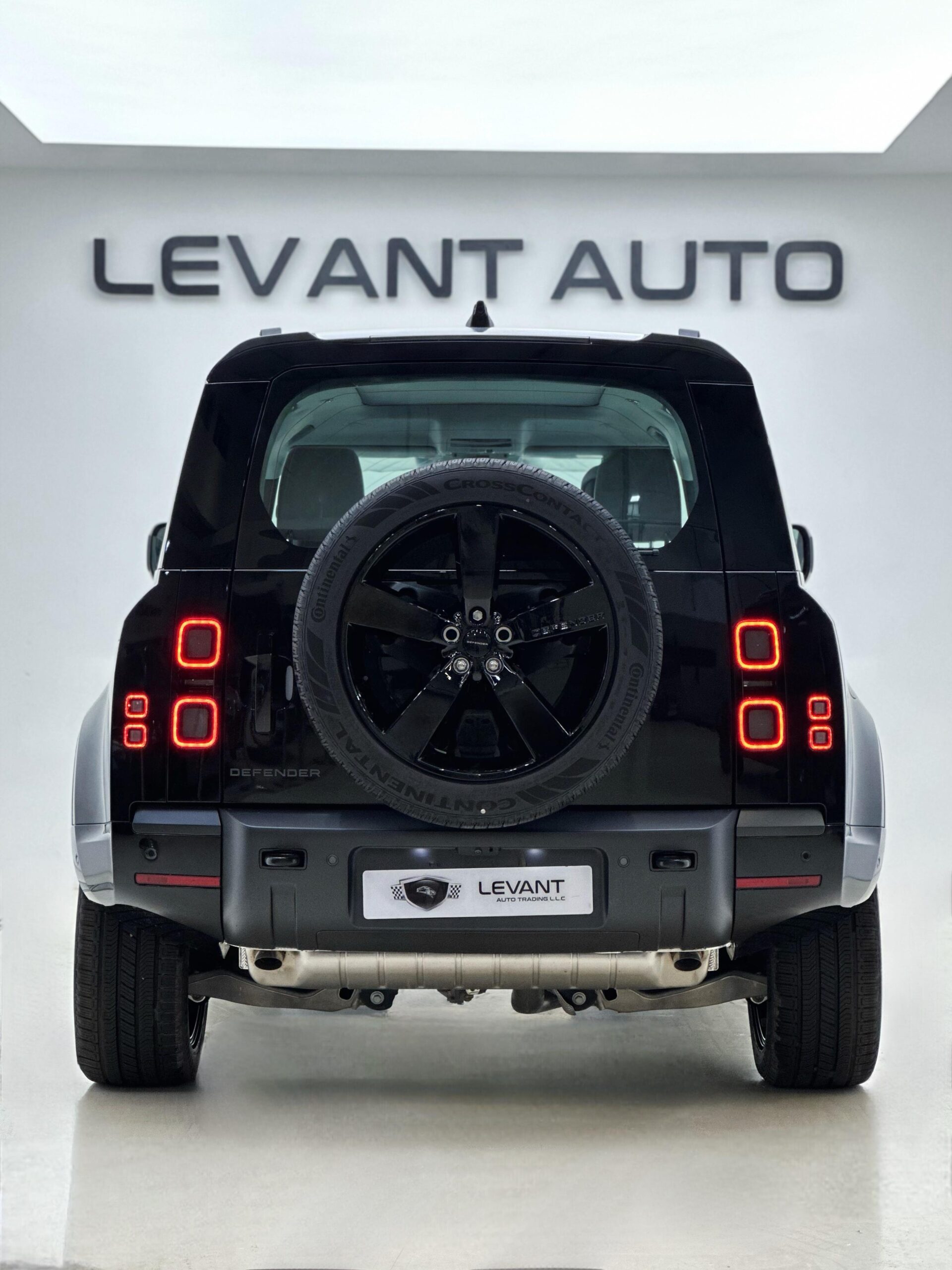 2026 Land Rover Defender photo 5