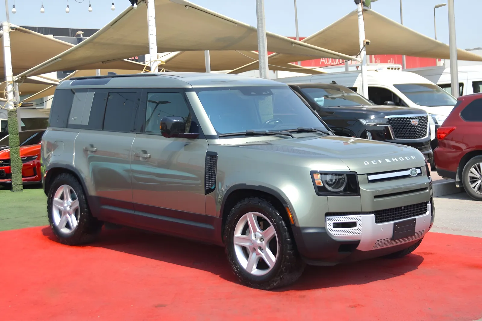 2020 Land Rover Defender photo 2