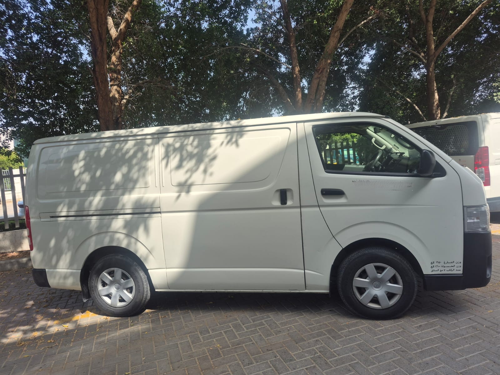 2014 Toyota Hiace photo 2